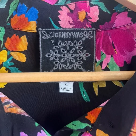 Johnny Was bright multi-coloured tropical floral silk button-up short shirt - Picture 3 of 7